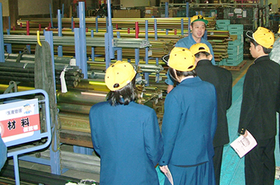 遊具工場見学_材料